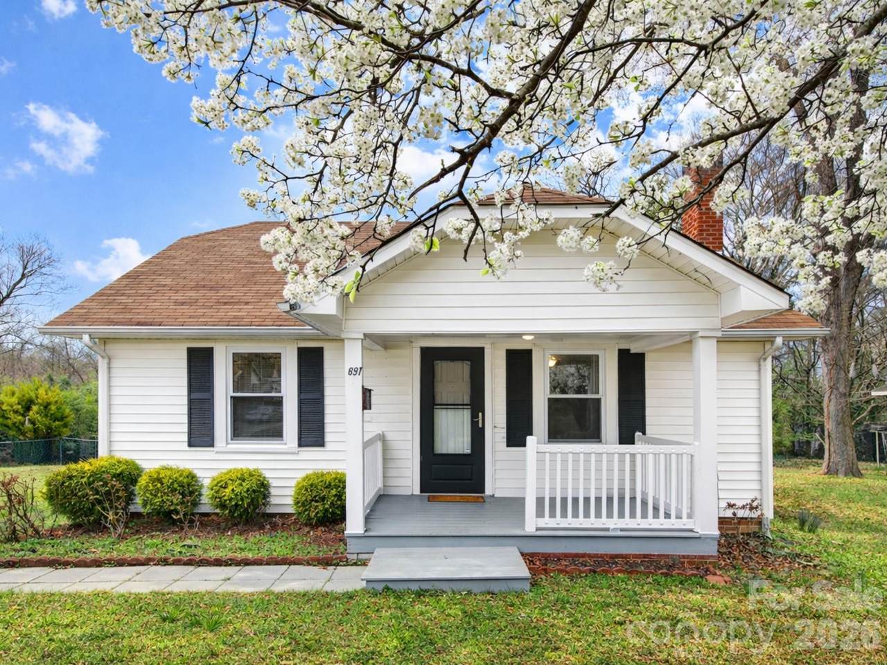 691 Harris Street - Photo 1