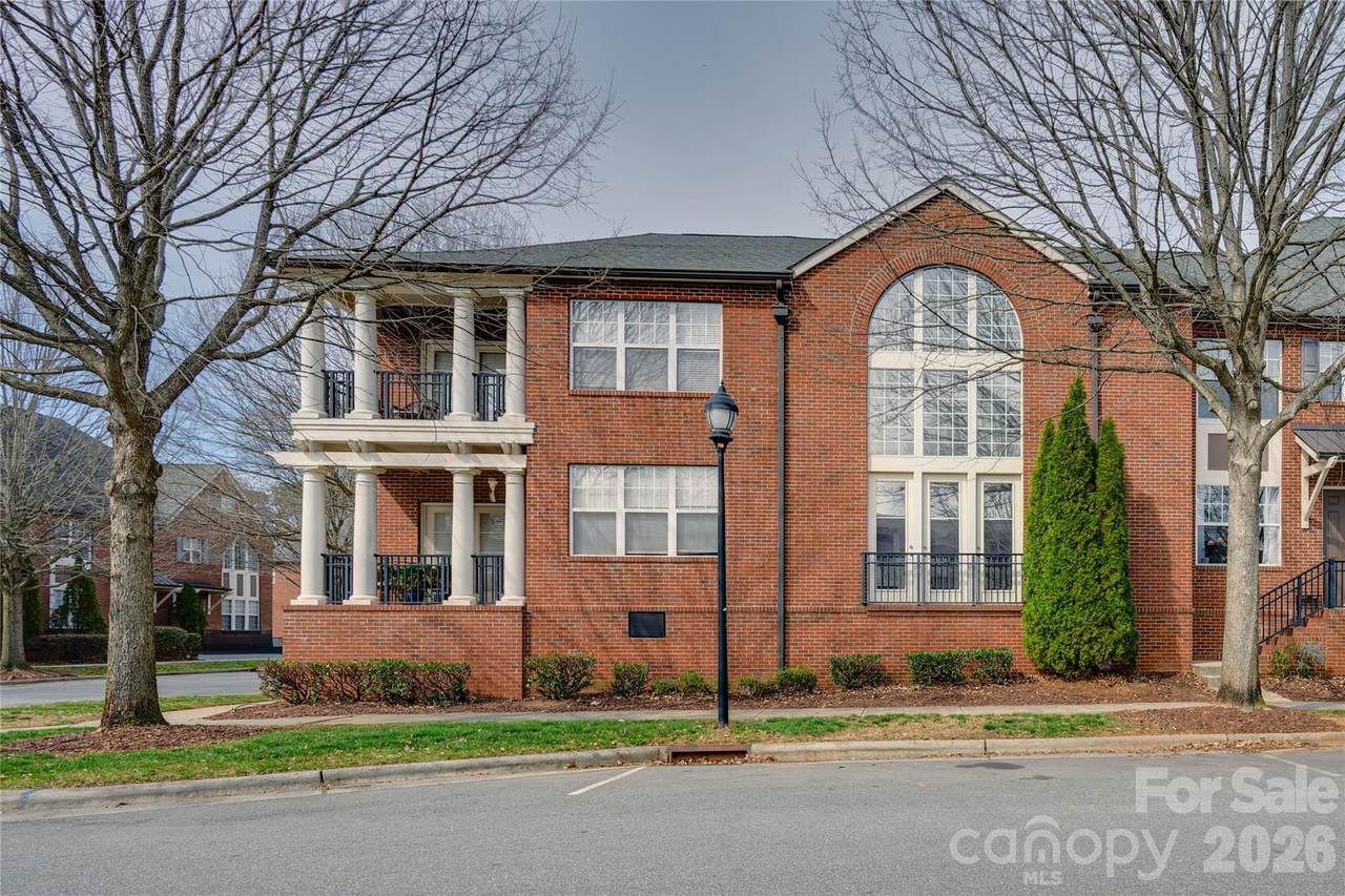 120 Steinbeck Way - Photo 1