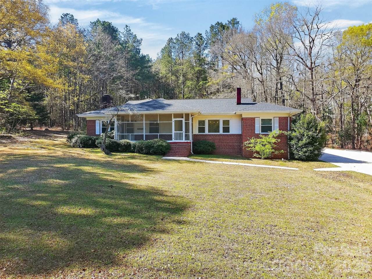 46 Pinecrest Avenue - Photo 1