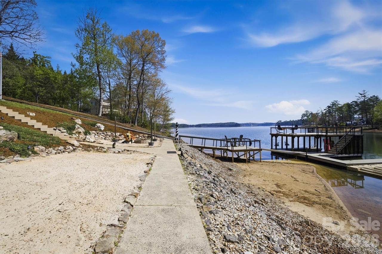 2761 Hemlock Court - Photo 1