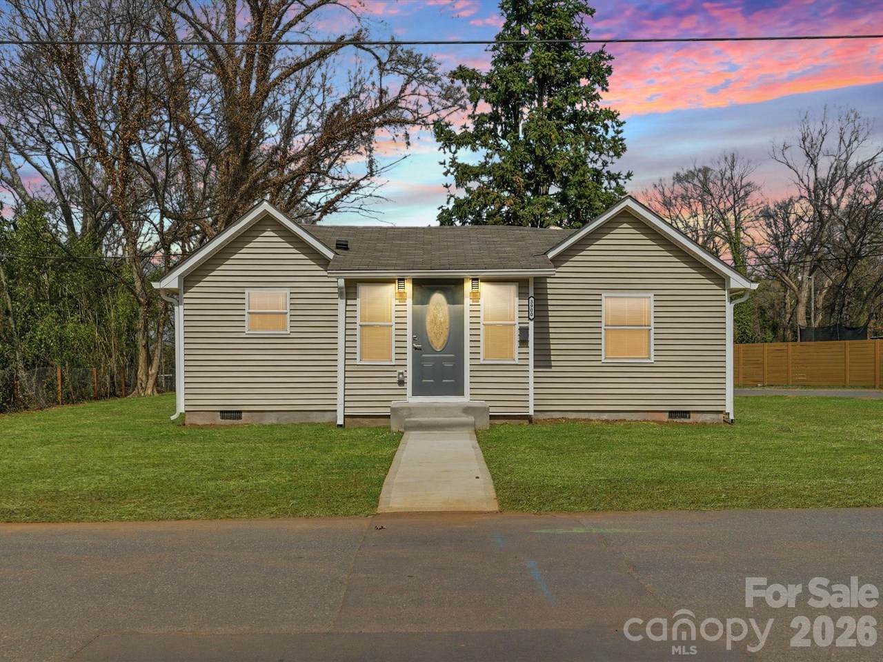 3900 Plainview Road - Photo 1