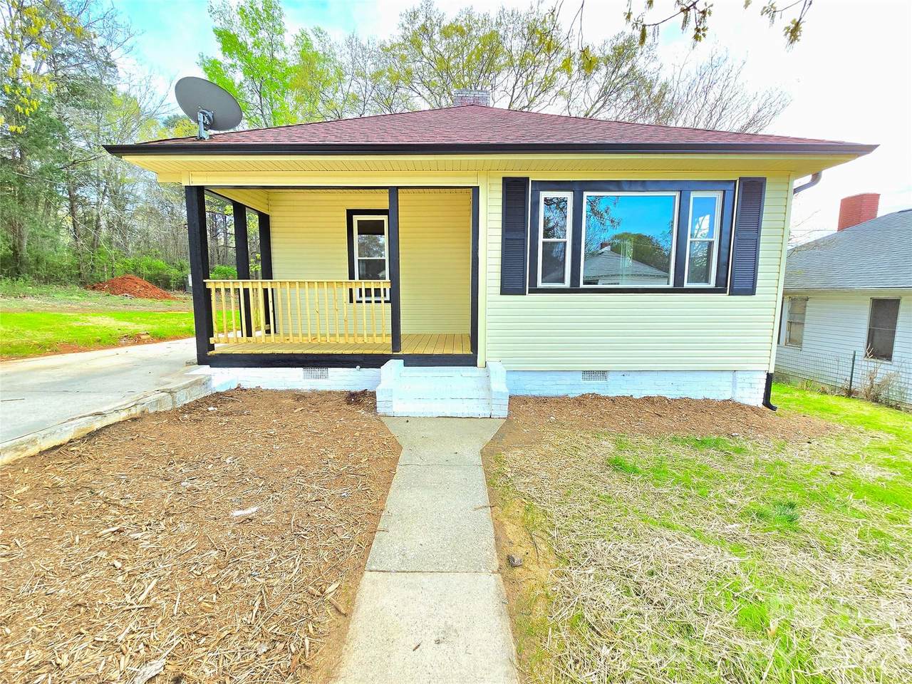 121 Falls Road - Photo 1