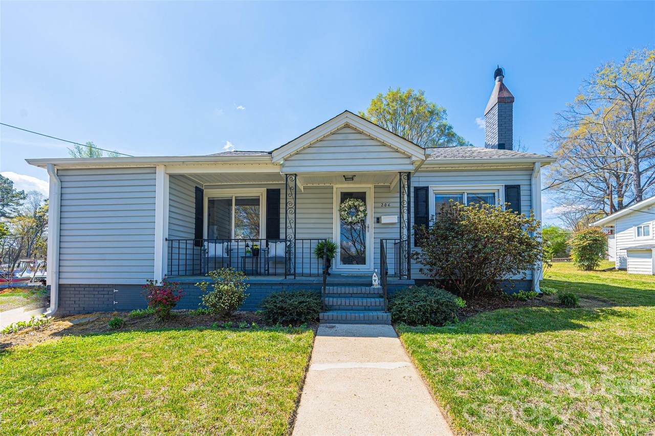206 Bates Avenue - Photo 1