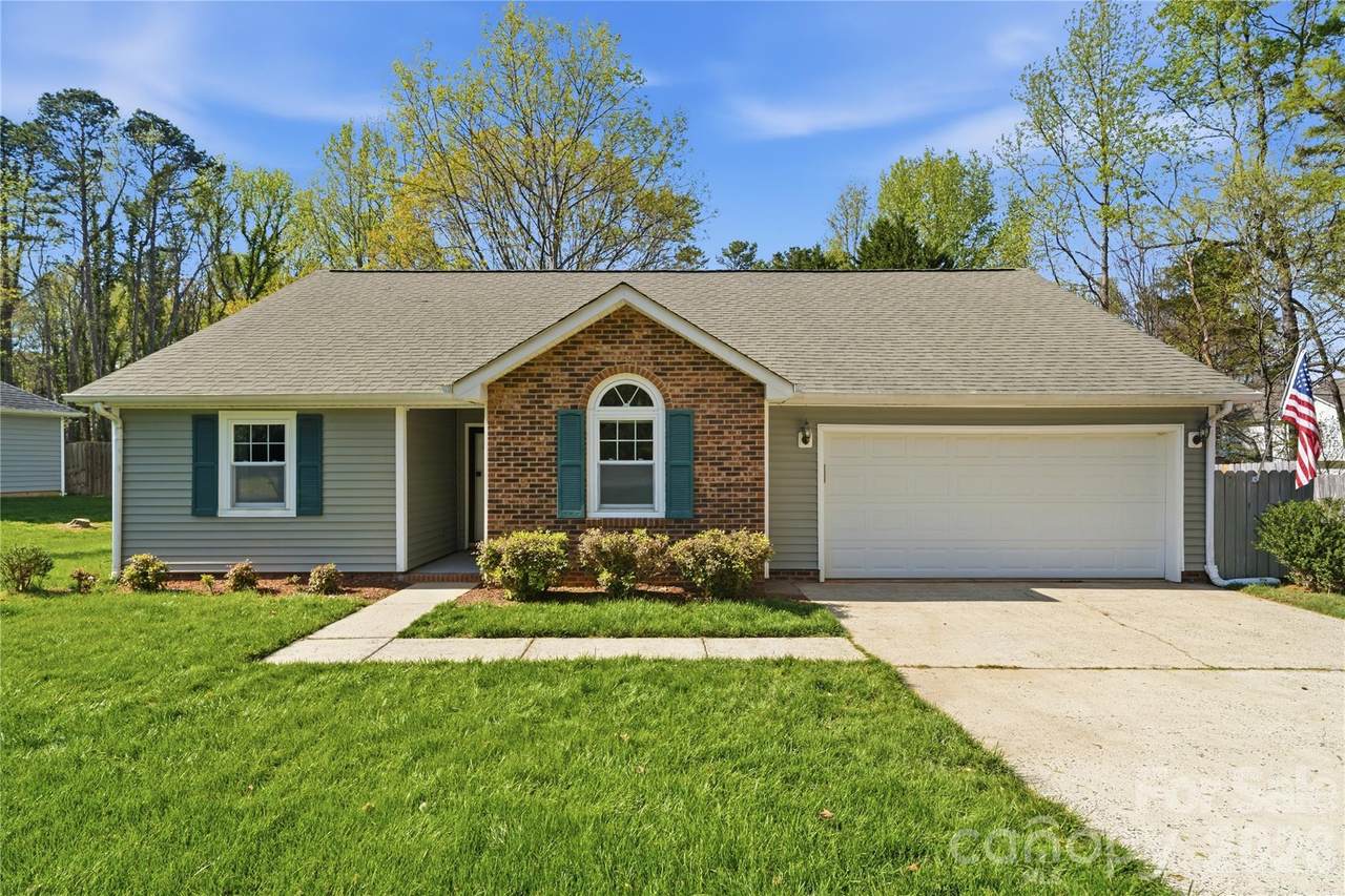 2909 Oakcroft Drive - Photo 1