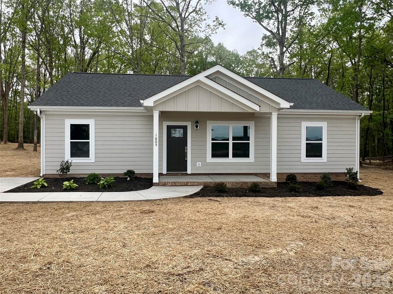 1605 Sutherland Avenue - Photo 1