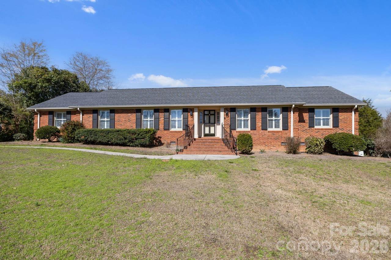 401 Downing Drive - Photo 1