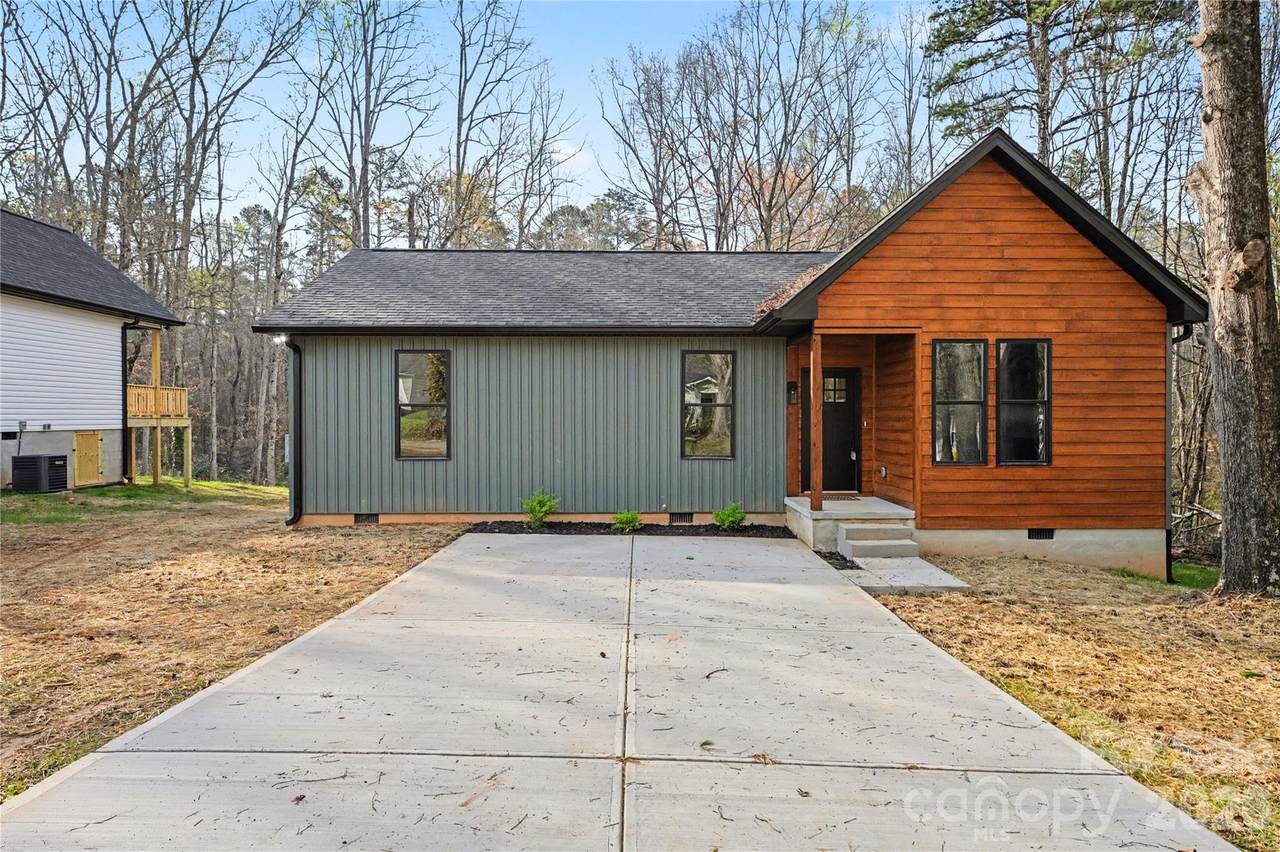 427 Ballard Street - Photo 1