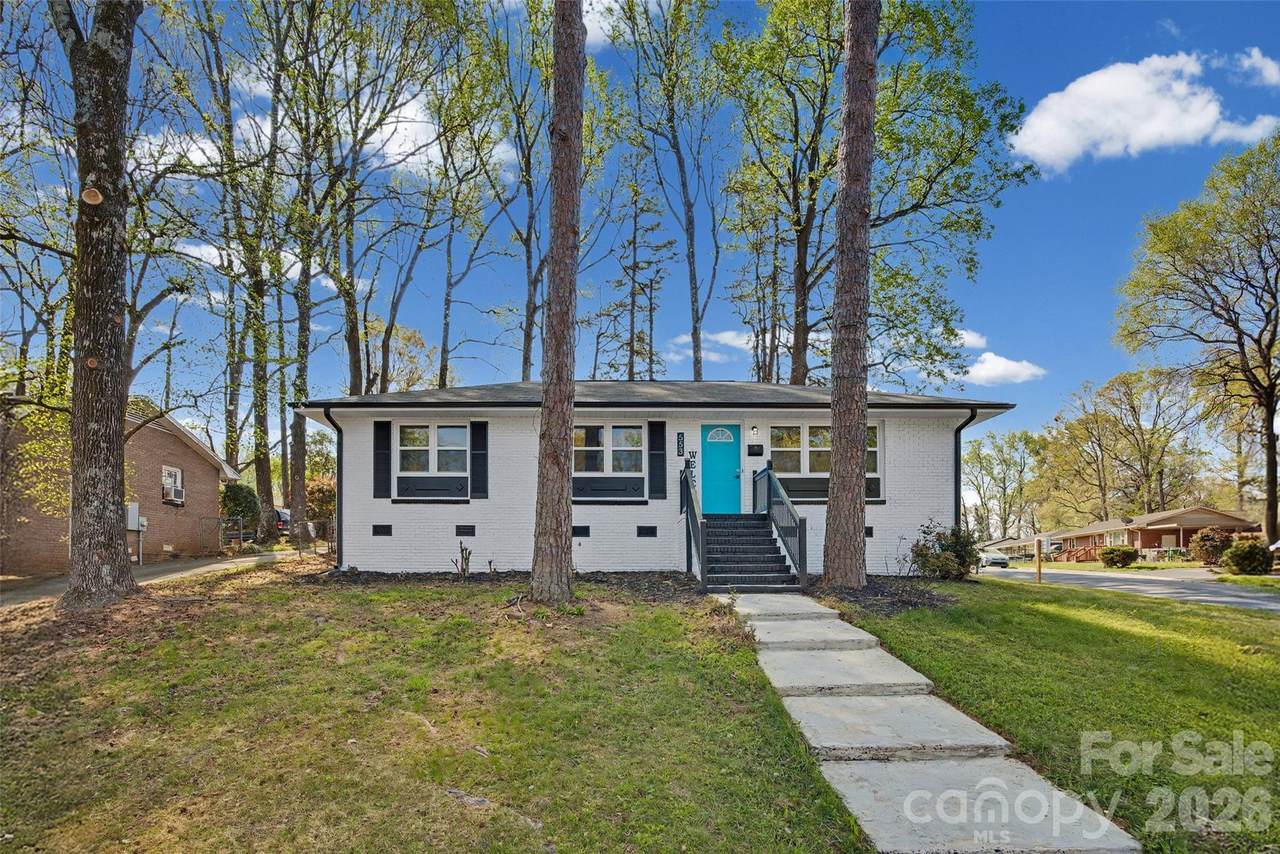 553 Derrydowne Drive - Photo 1