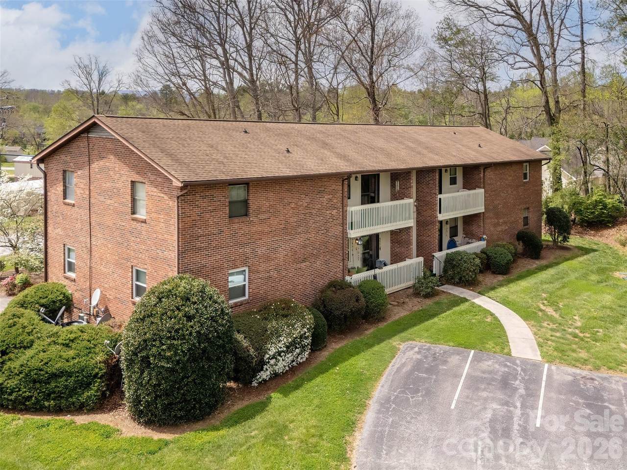 103 Oakwood Place - Photo 1
