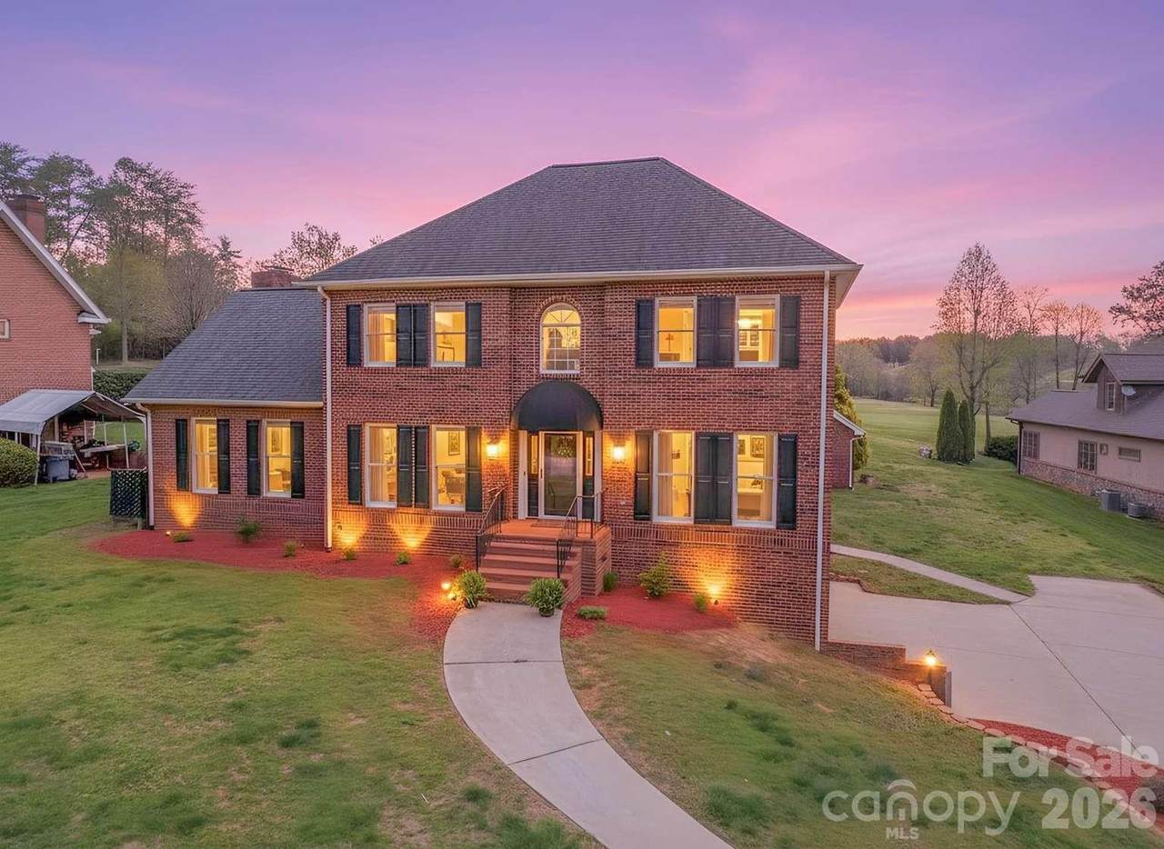 3811 Pinecrest Drive - Photo 1