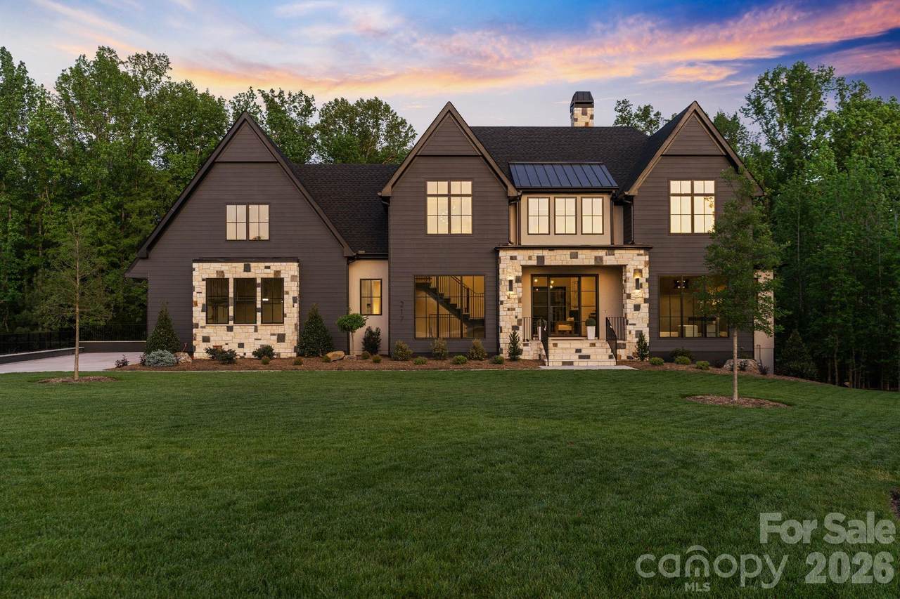 217 Crest Court - Photo 1
