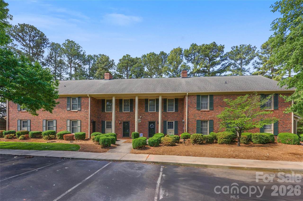 809 Jamestown Drive - Photo 1