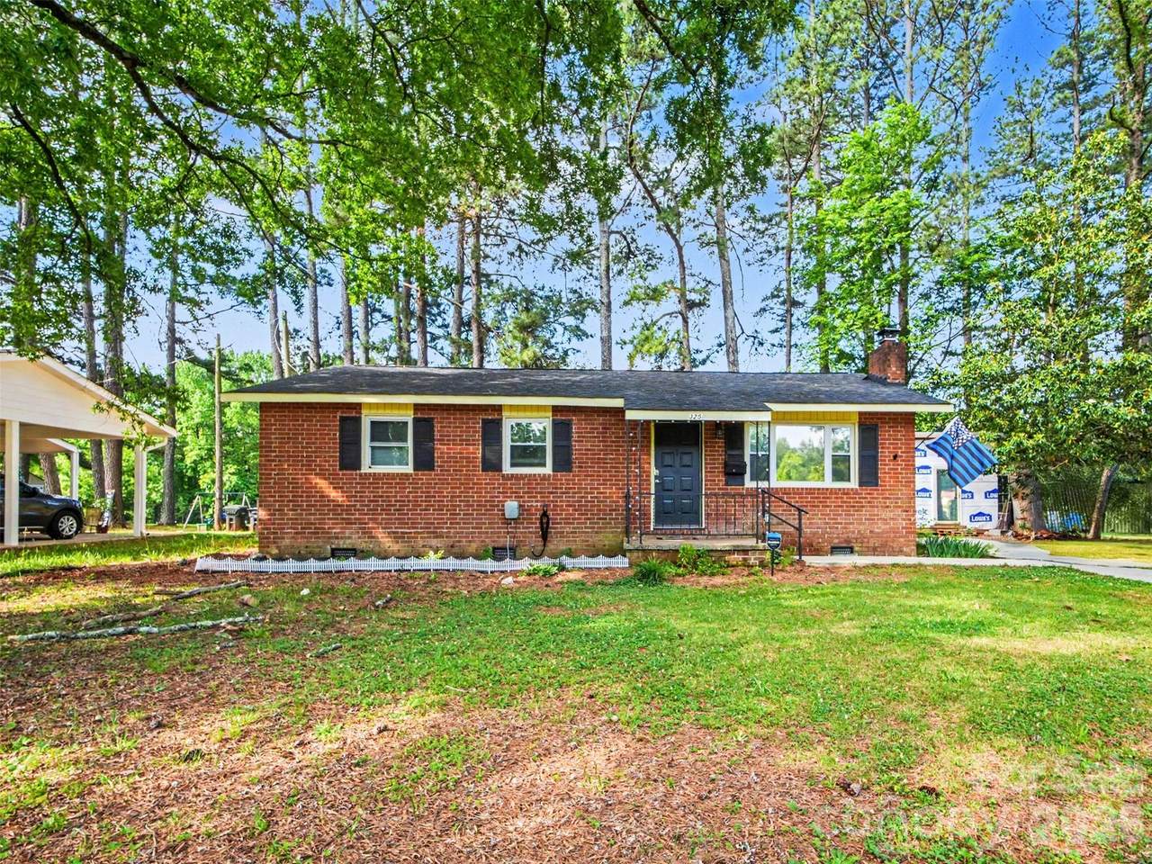 325 Amber Court - Photo 1
