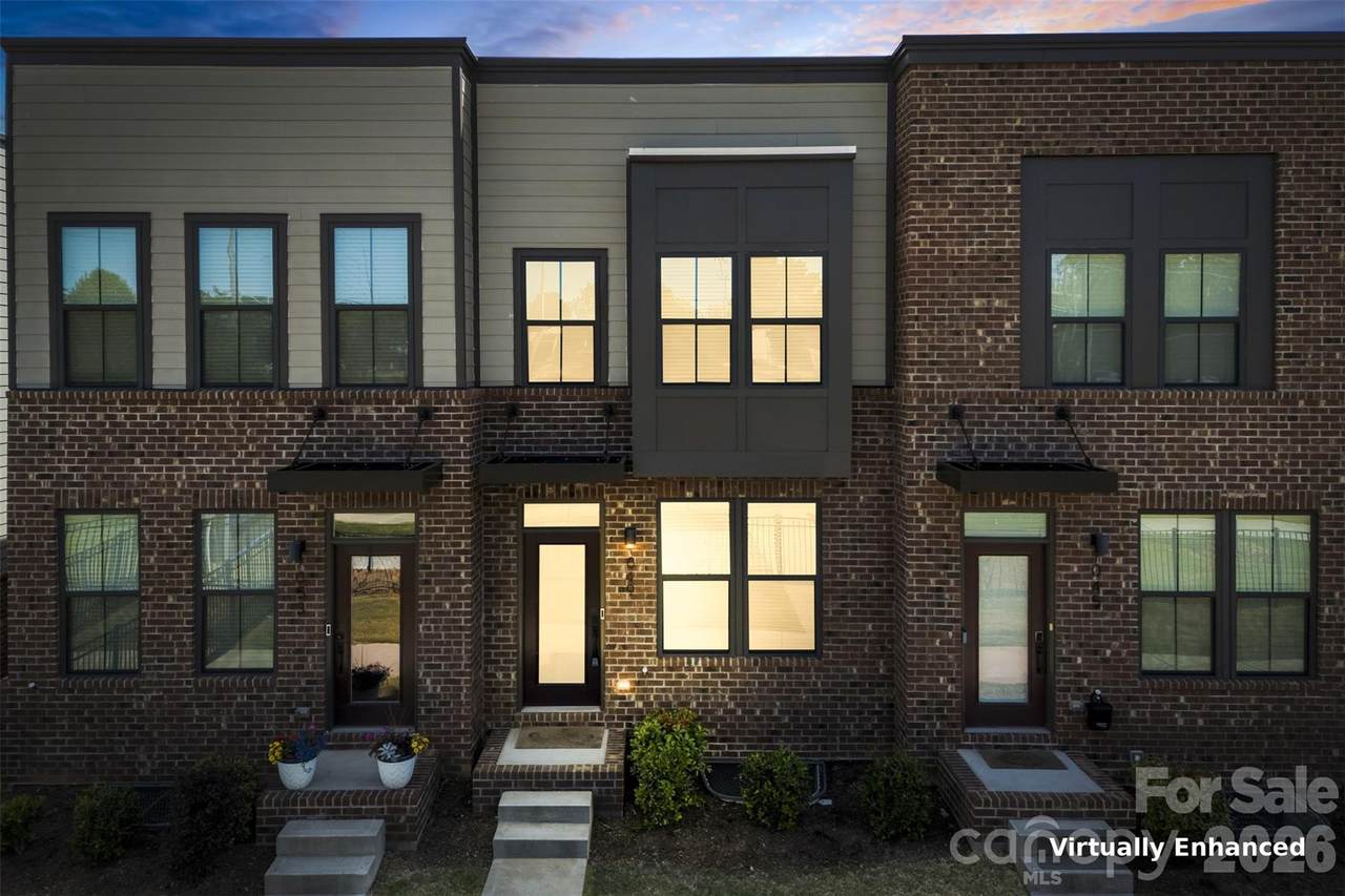 1049 Simcoe Lane - Photo 1