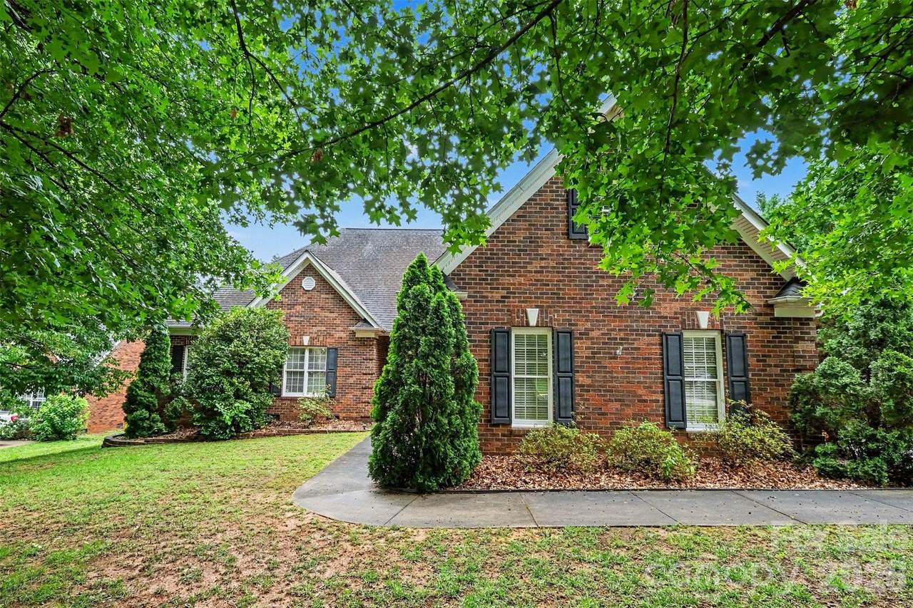 172 Eaglecrest Drive - Photo 1