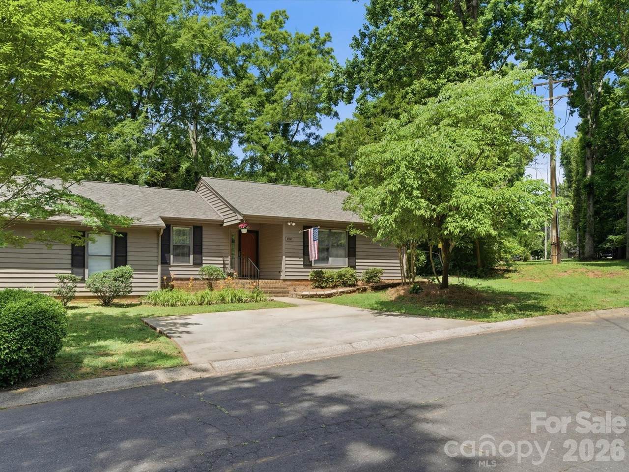 1011 Cranberry Circle - Photo 1