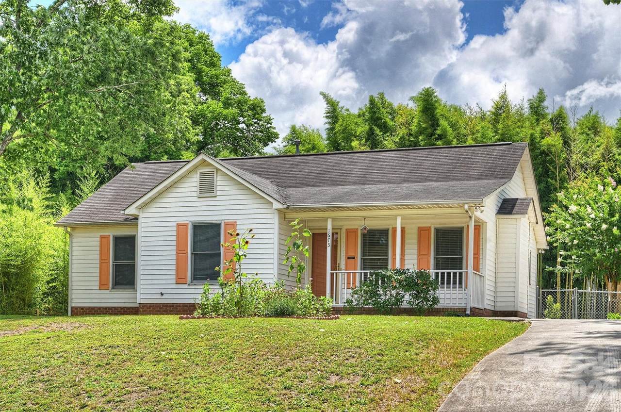 1673 Ashridge Road - Photo 1