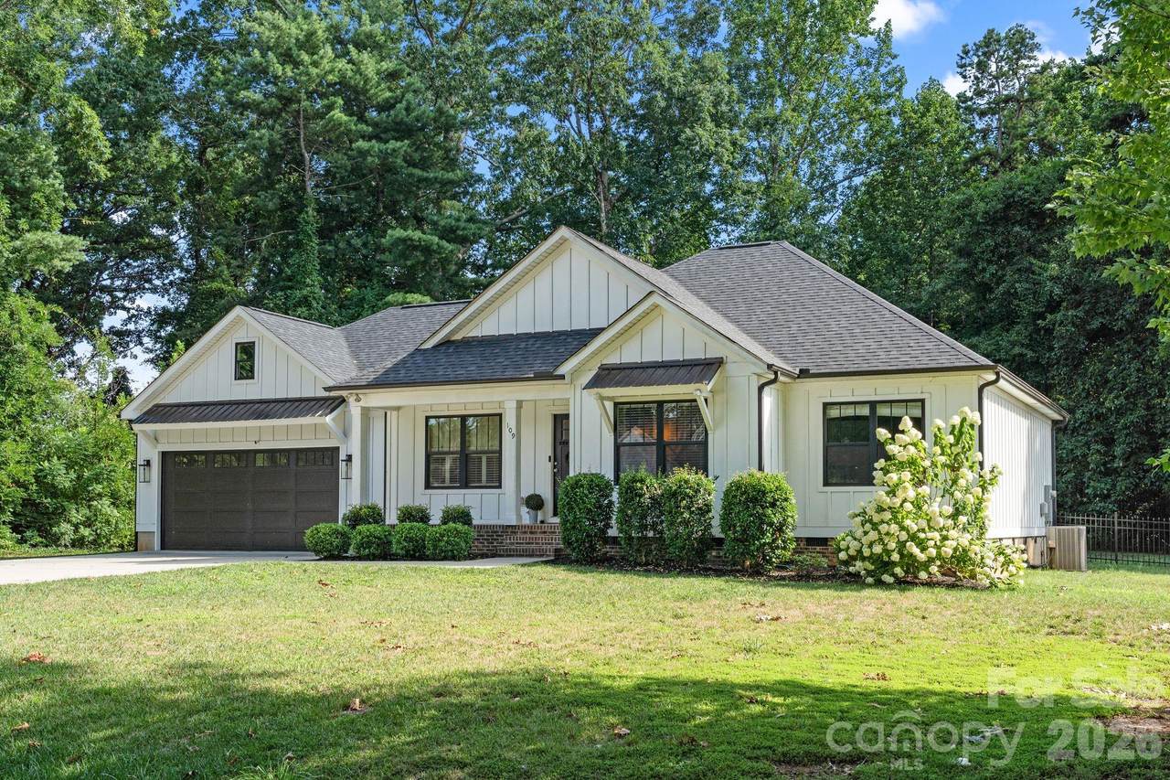 109 Logan Lane - Photo 1