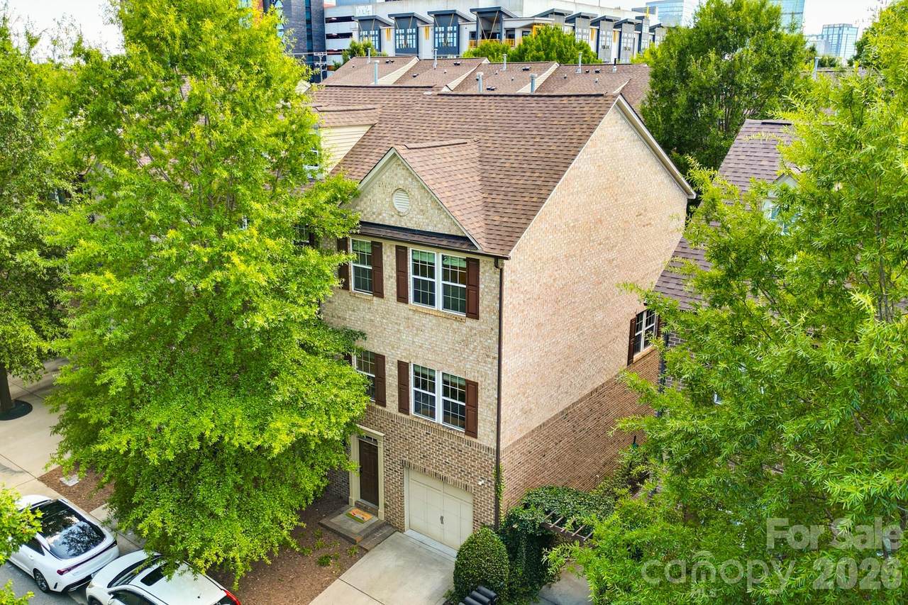 225 Lincoln Street - Photo 1