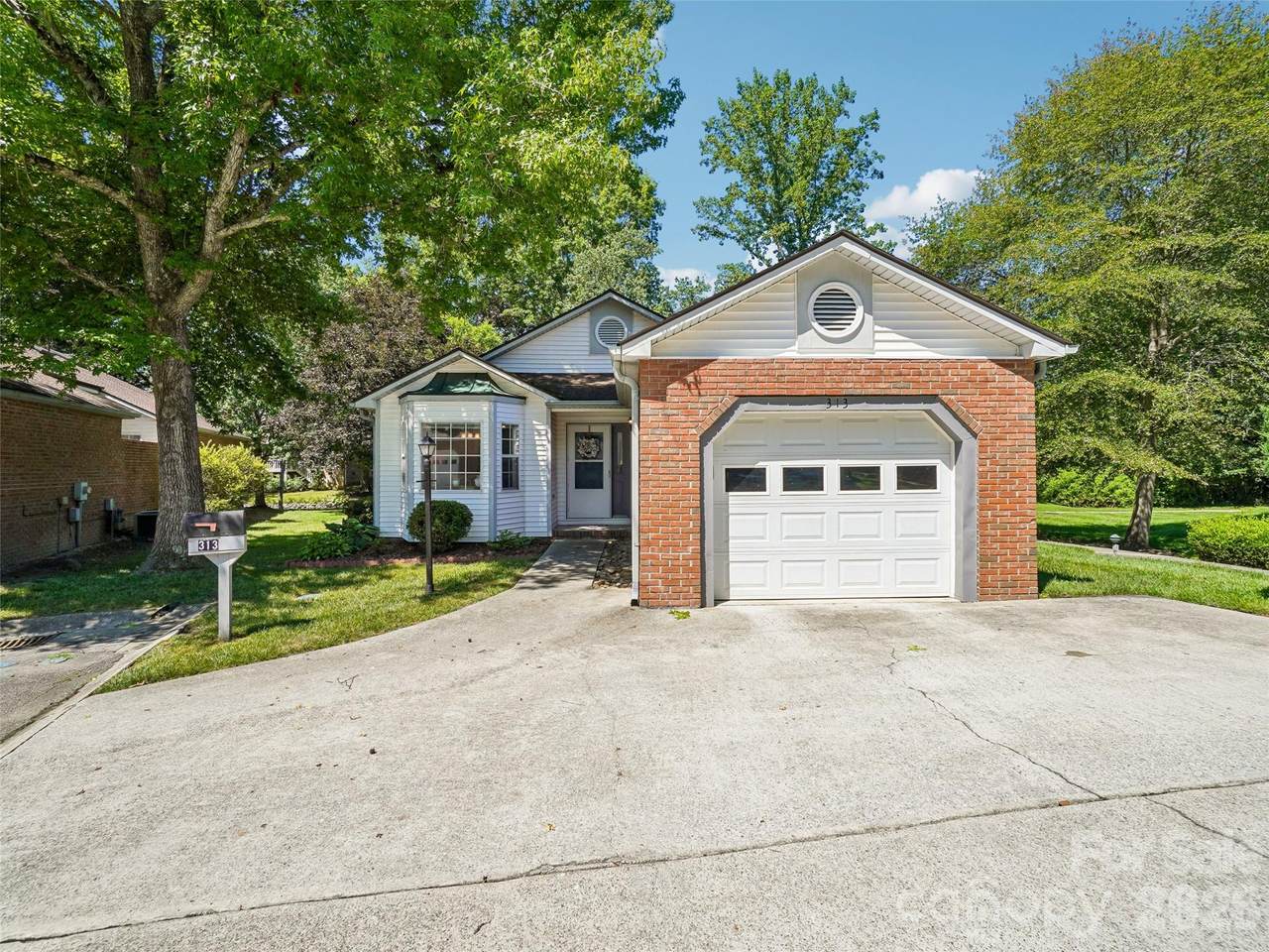 313 Somerton Court - Photo 1