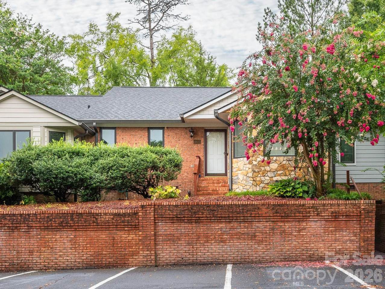1005 Kenilworth Court - Photo 1