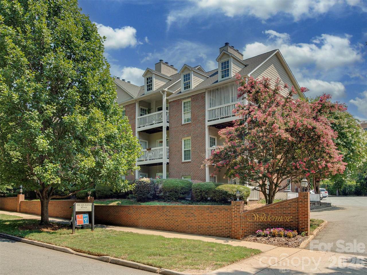 301 Queens Road - Photo 1