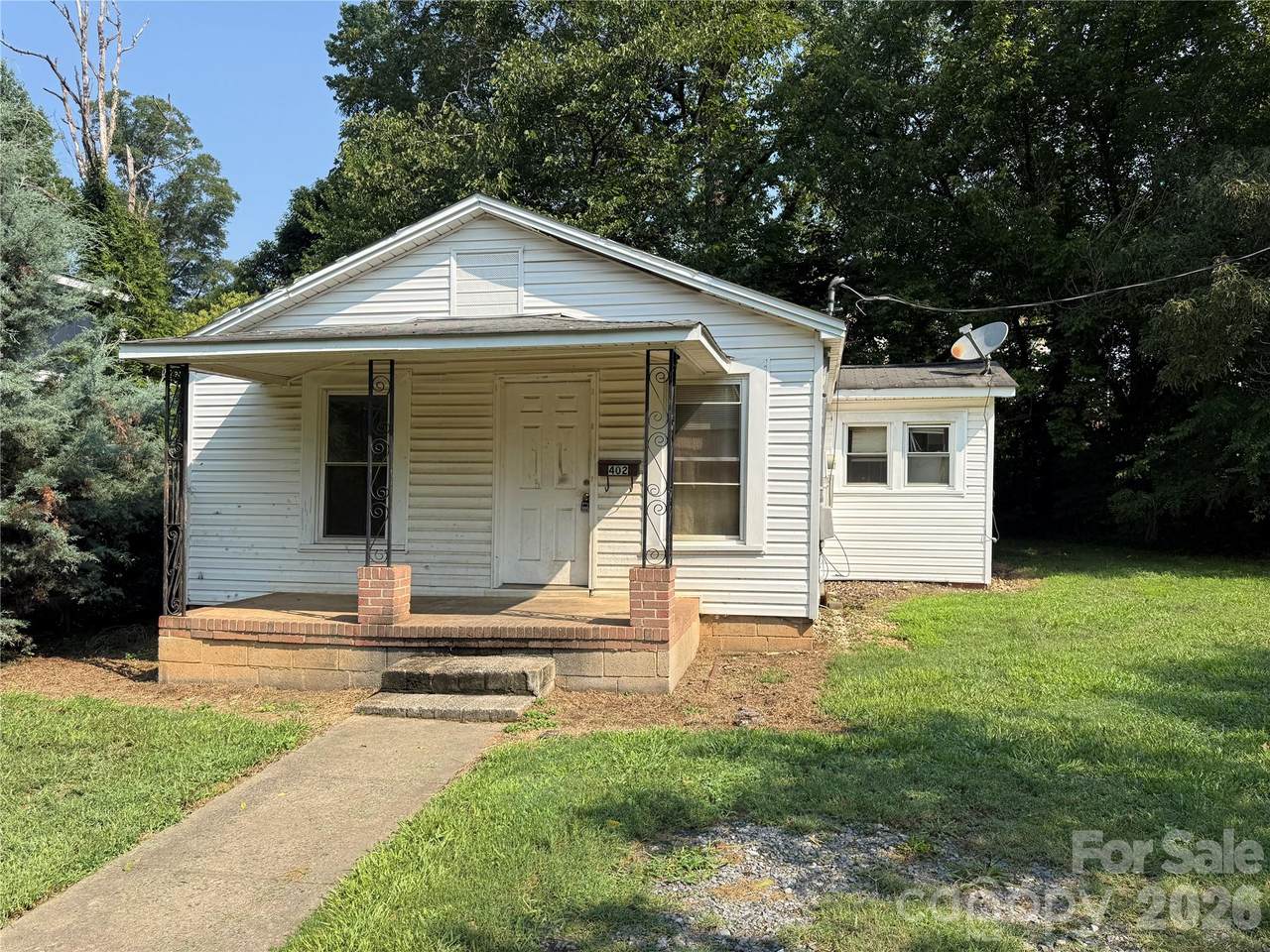 402 Lincoln Street - Photo 1