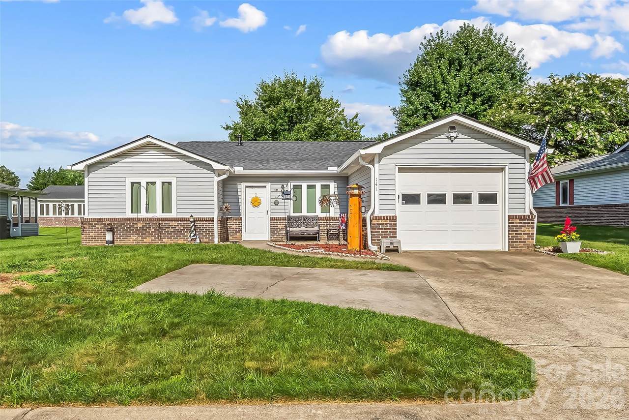 141 Derbyshire Drive - Photo 1