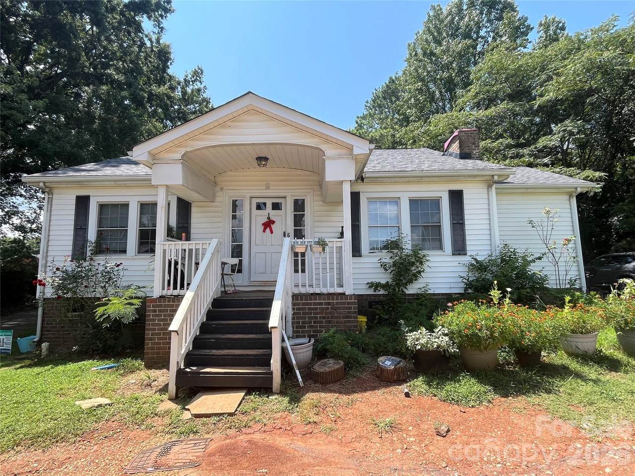 620 Peigler Street - Photo 1