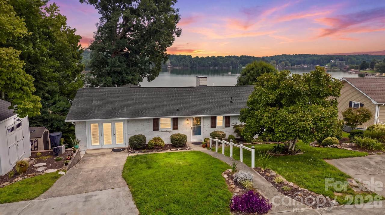 220 Lakeshore Lane - Photo 1