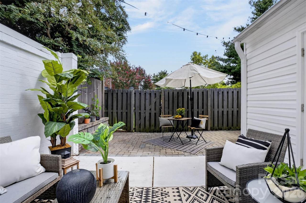 8093 Regent Park Lane - Photo 1