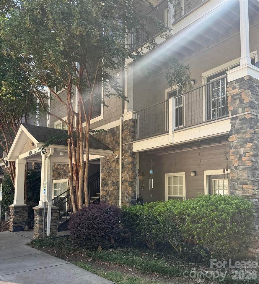 900 Vista Lake Drive - Photo 1