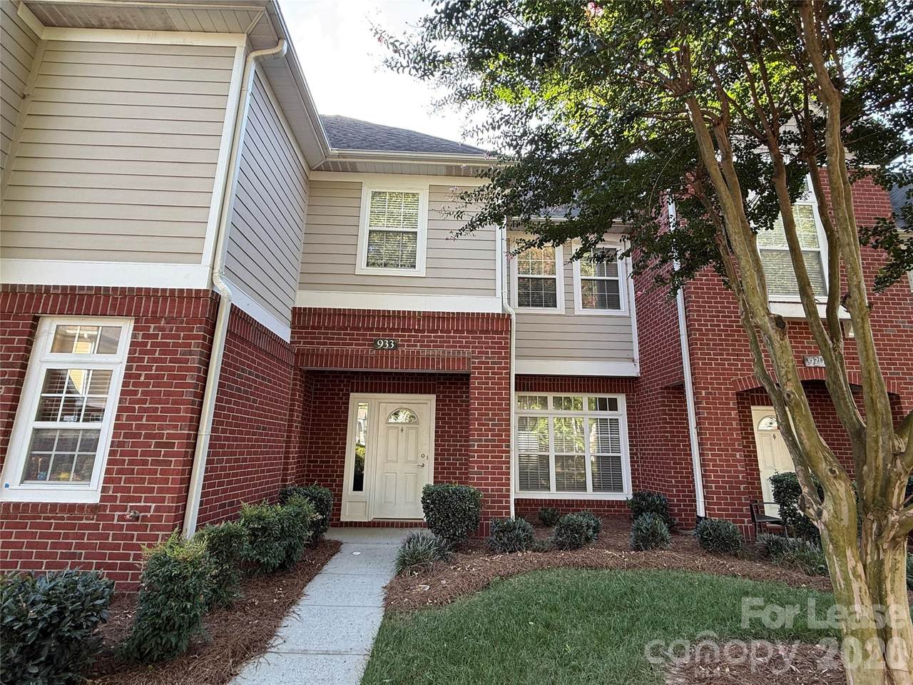 933 Central Park Circle - Photo 1