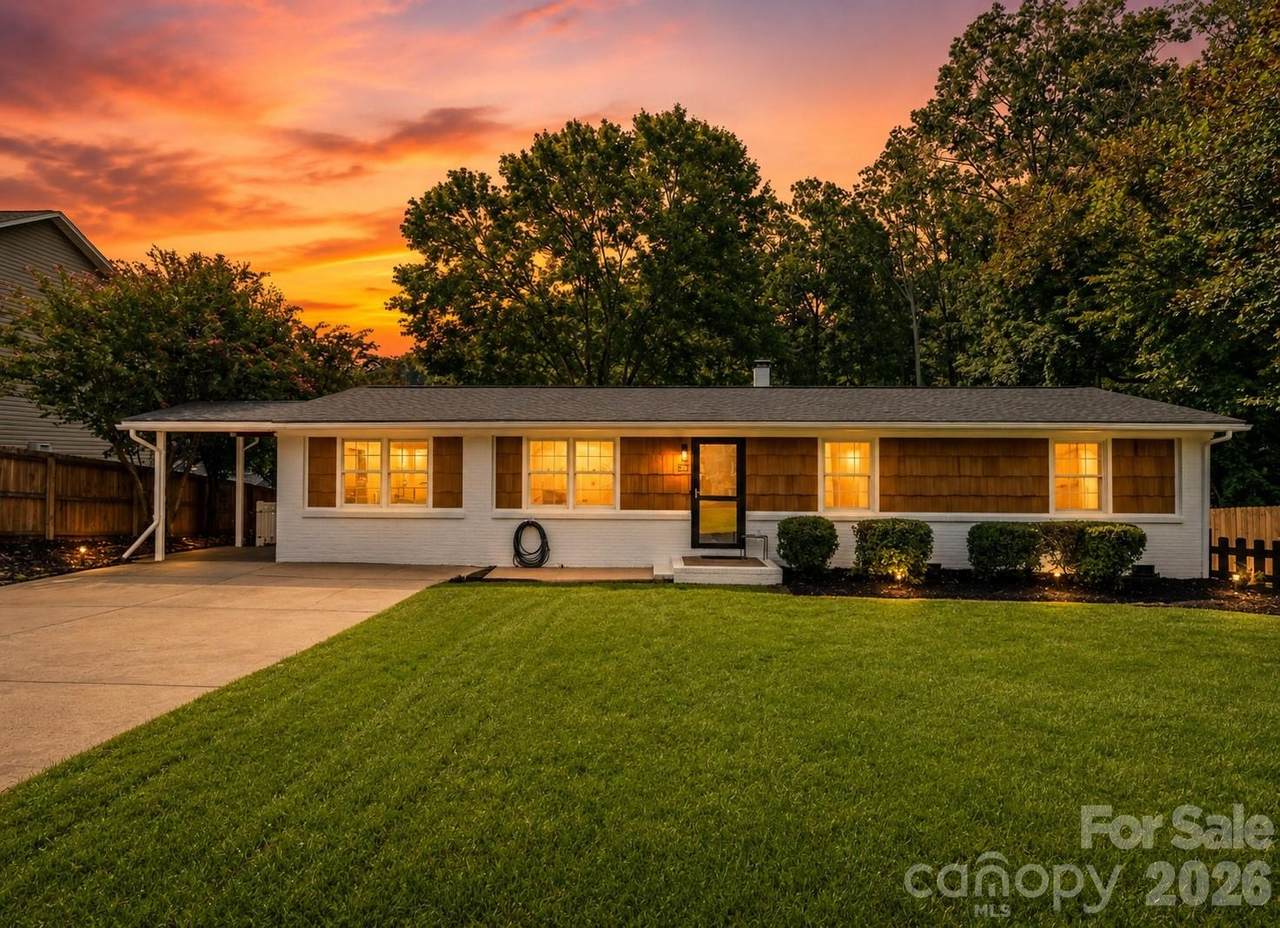513 Paradise Circle - Photo 1