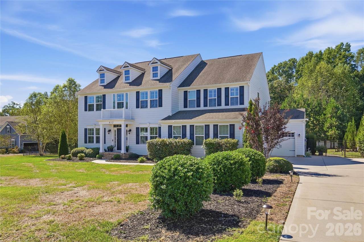 912 Manorwood Drive - Photo 1