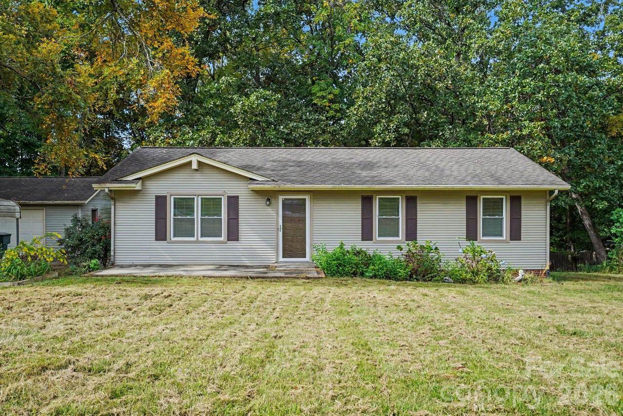 213 Cobblestone Lane - Photo 1