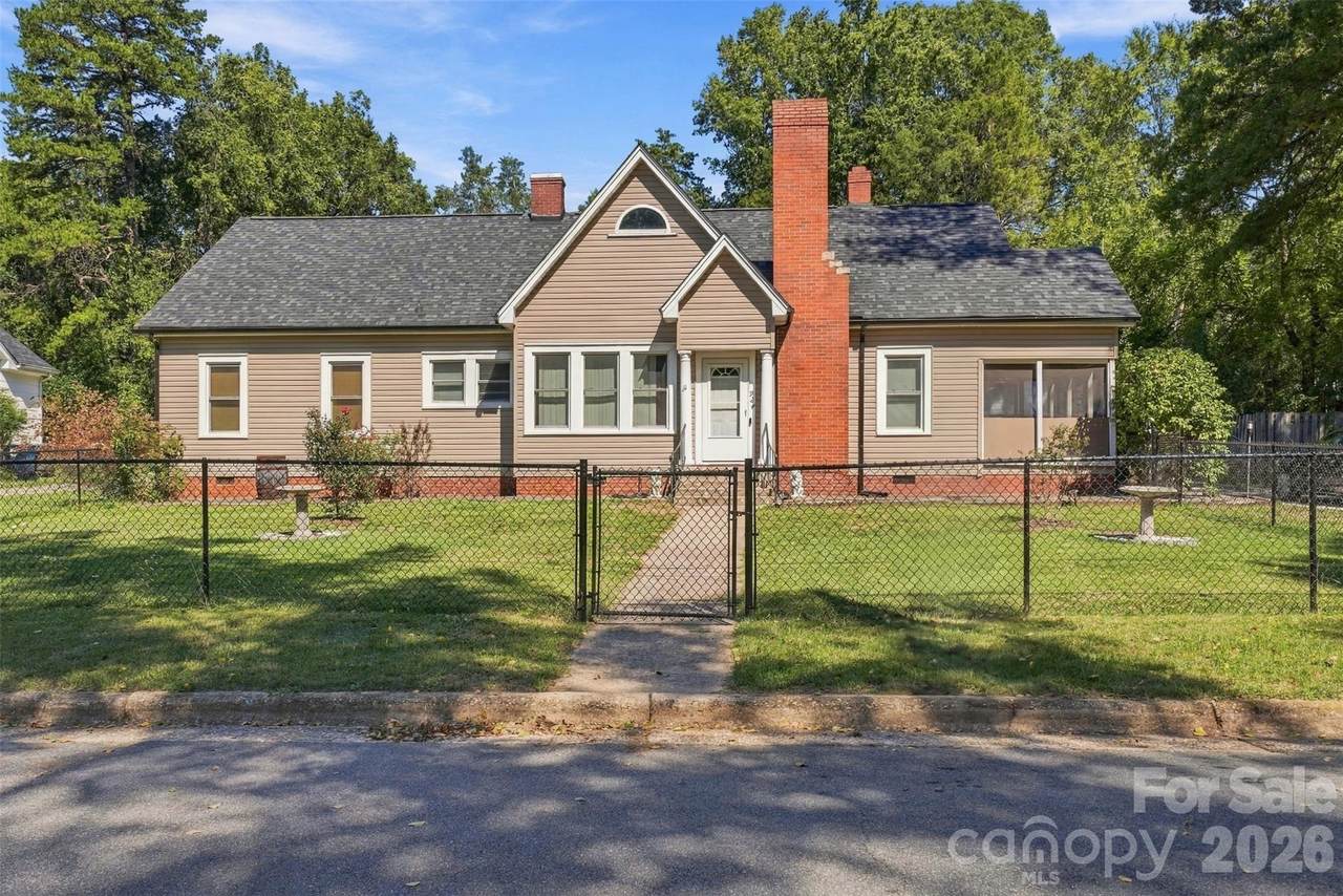 924 Maple Avenue - Photo 1