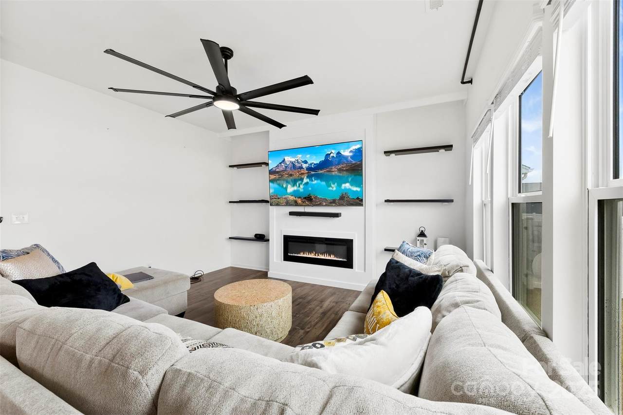 1976 Ethan Lane - Photo 1