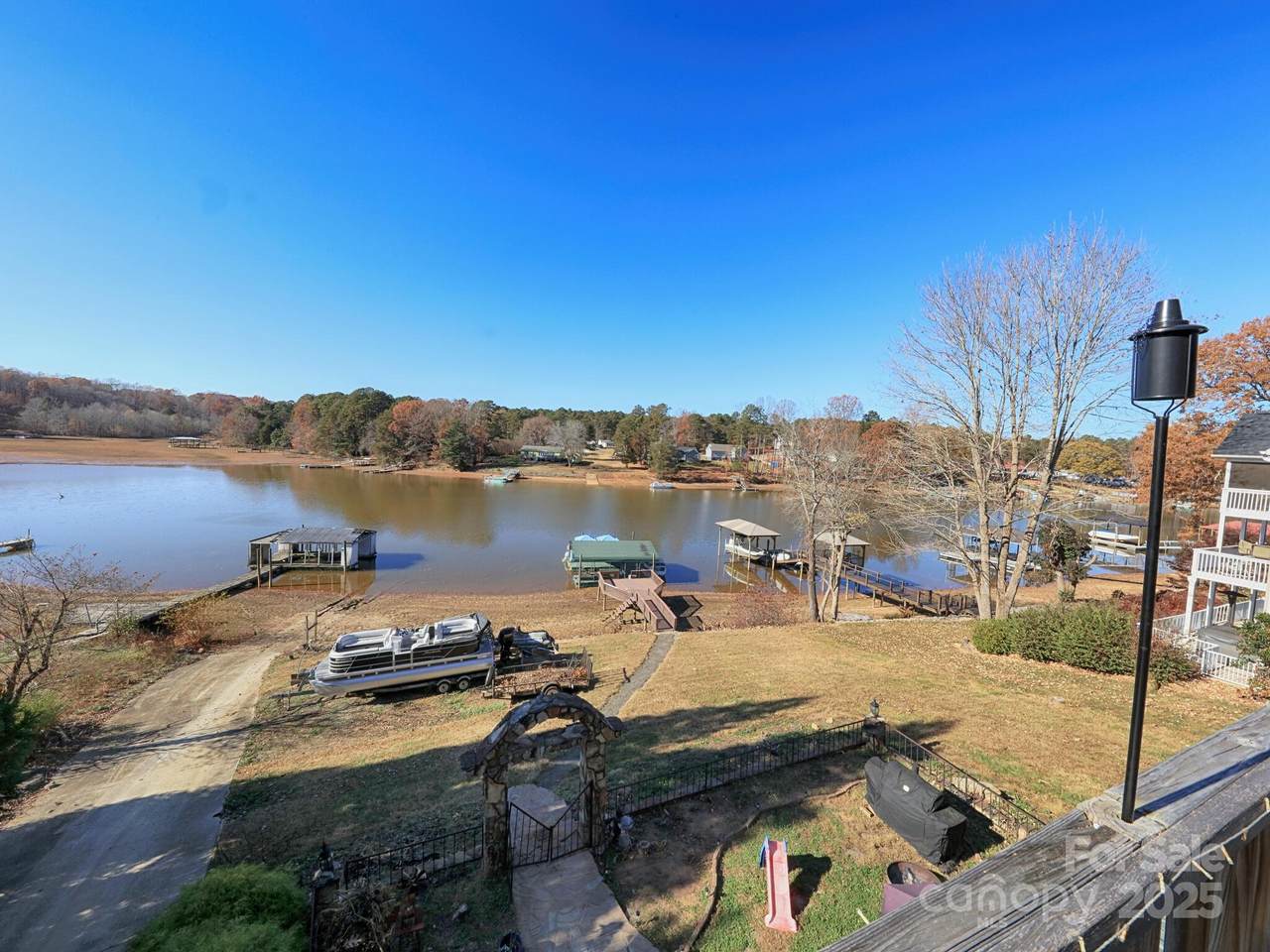 6860 Shade Tree Lane - Photo 1