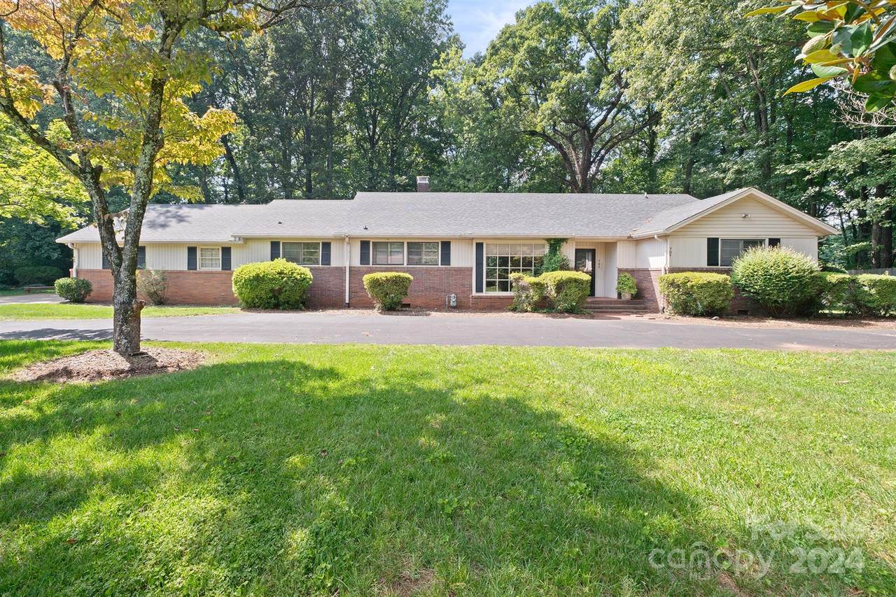 709 2nd Avenue - Photo 1