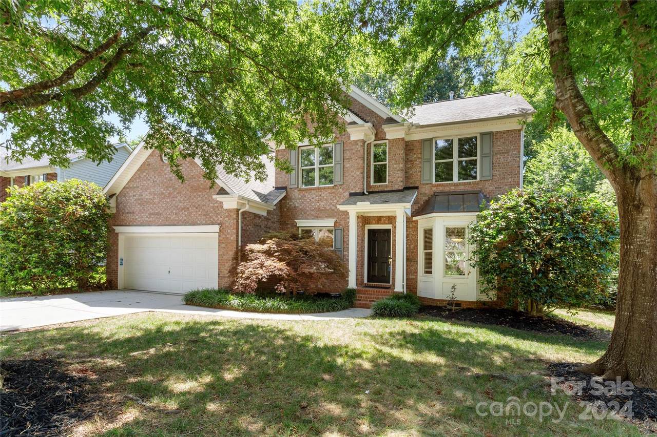 126 Abbotsbury Court - Photo 1