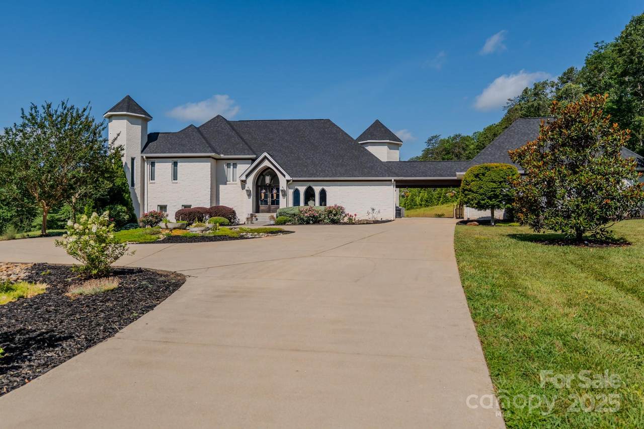 300 Springhill Drive - Photo 1