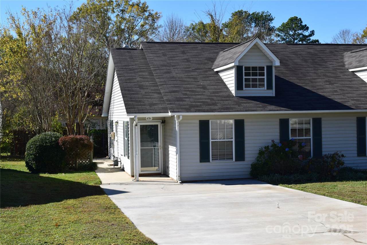 1091 Farm Pond Lane - Photo 1