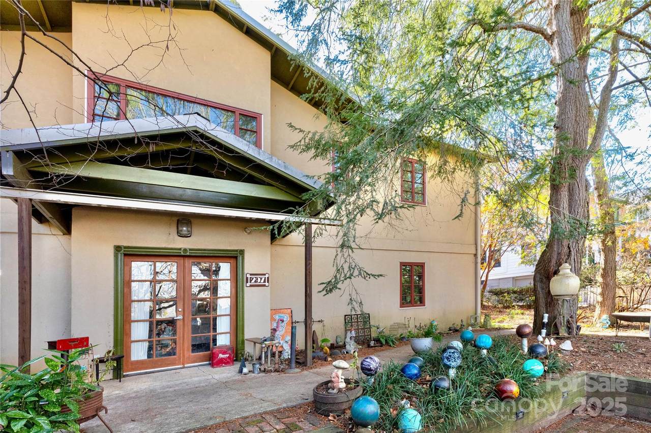 297 Hillside Street - Photo 1