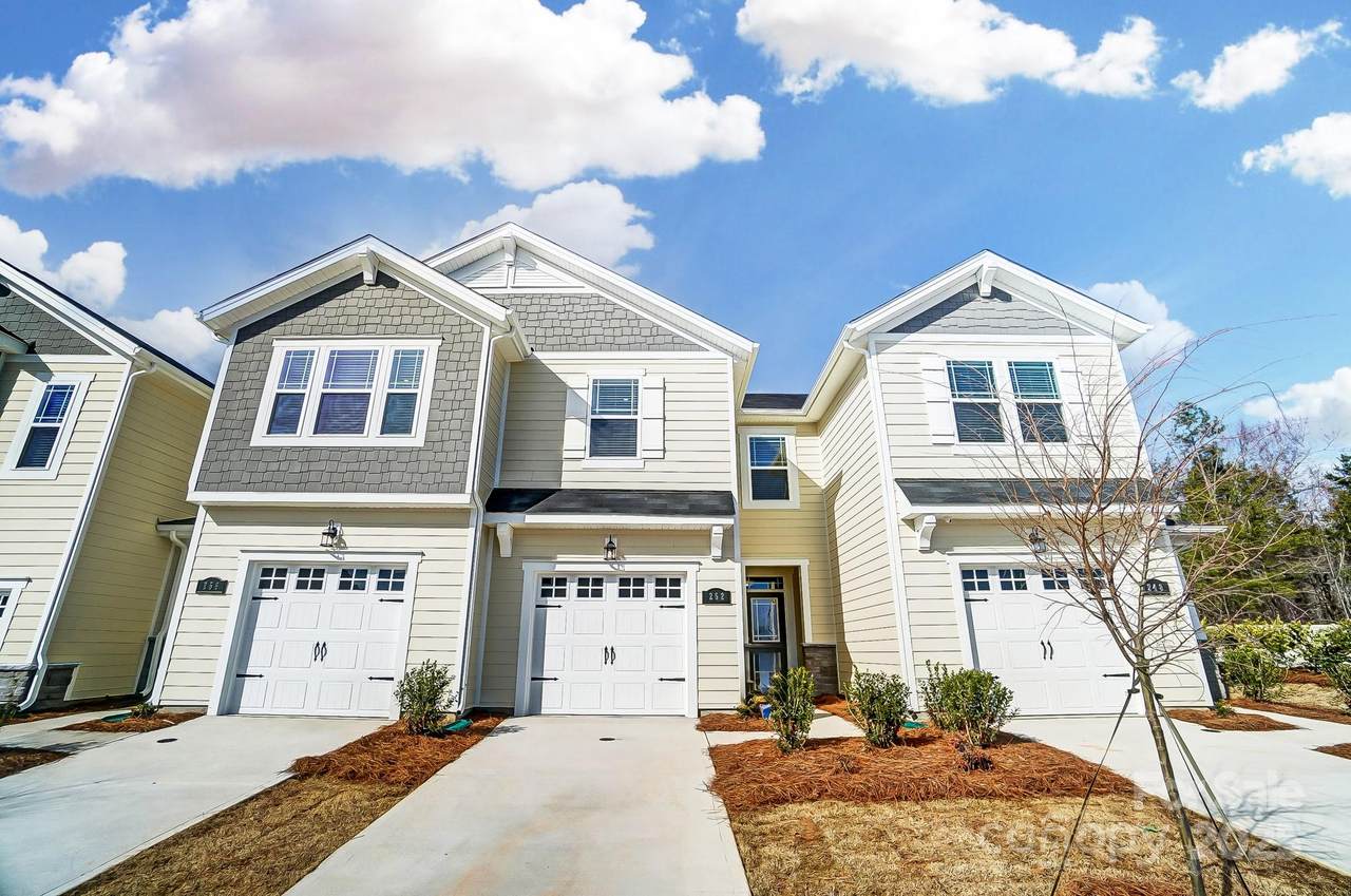 252 Laura Elizabeth Lane - Photo 1