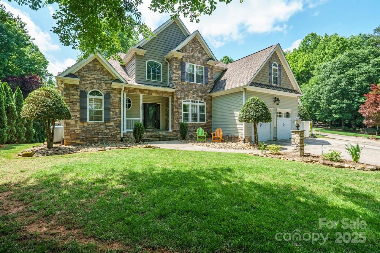 8143 Summit Ridge Drive - Photo 1