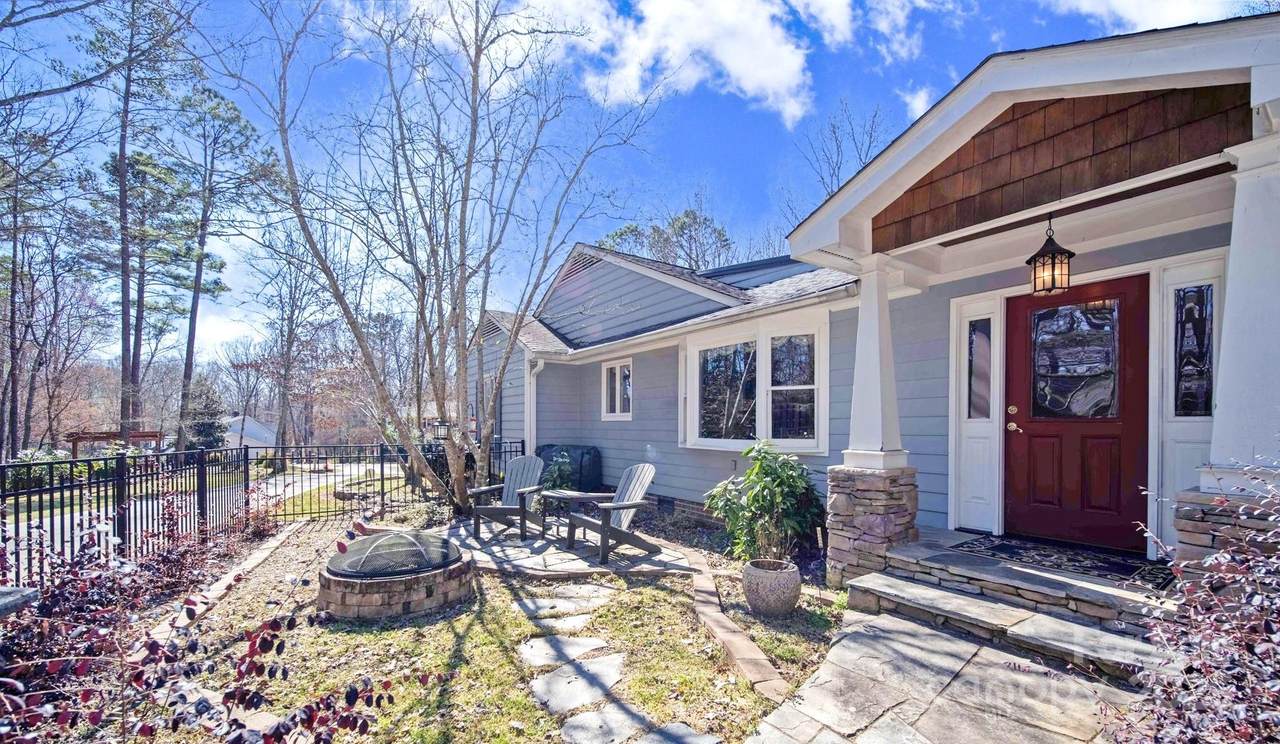 549 Briarwood Lane - Photo 1