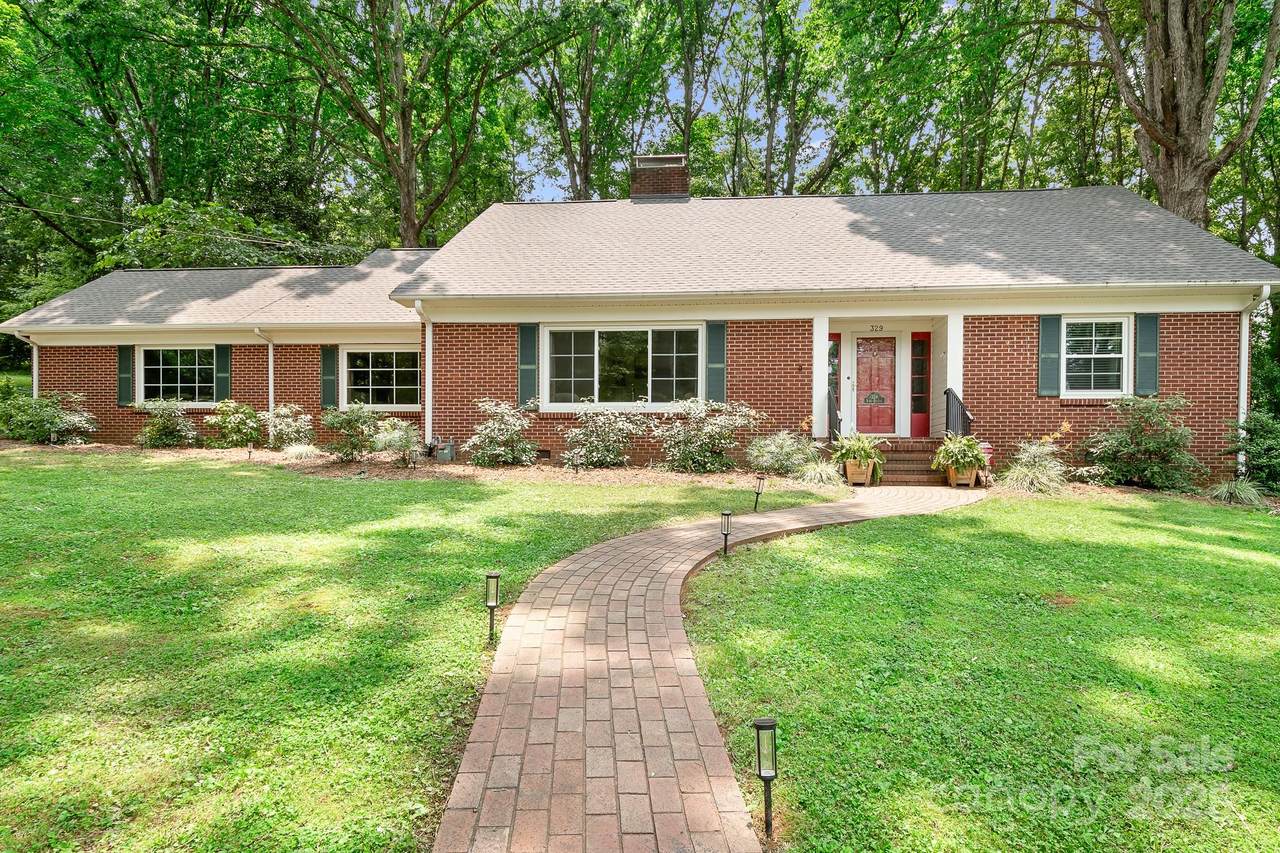 329 Oakwood Drive - Photo 1