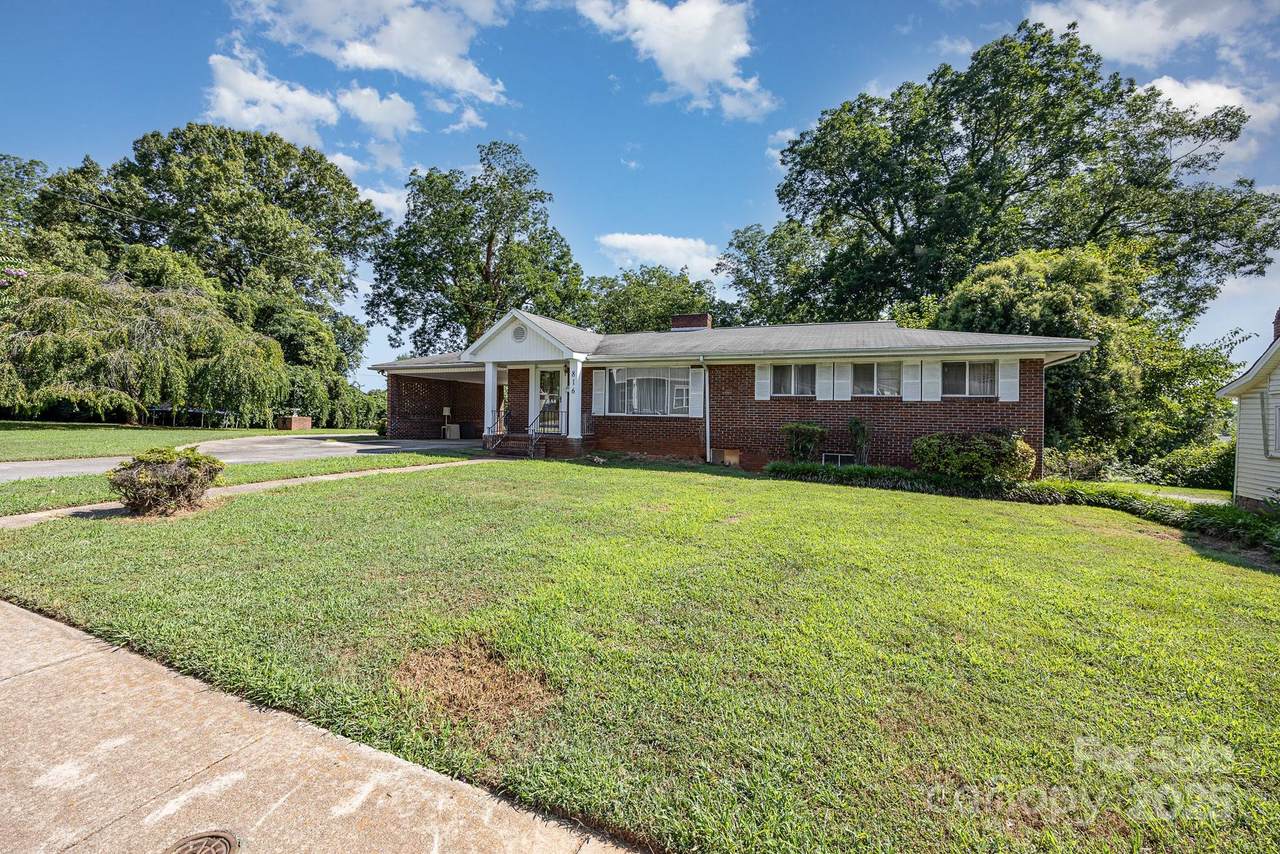 816 Horah Street - Photo 1