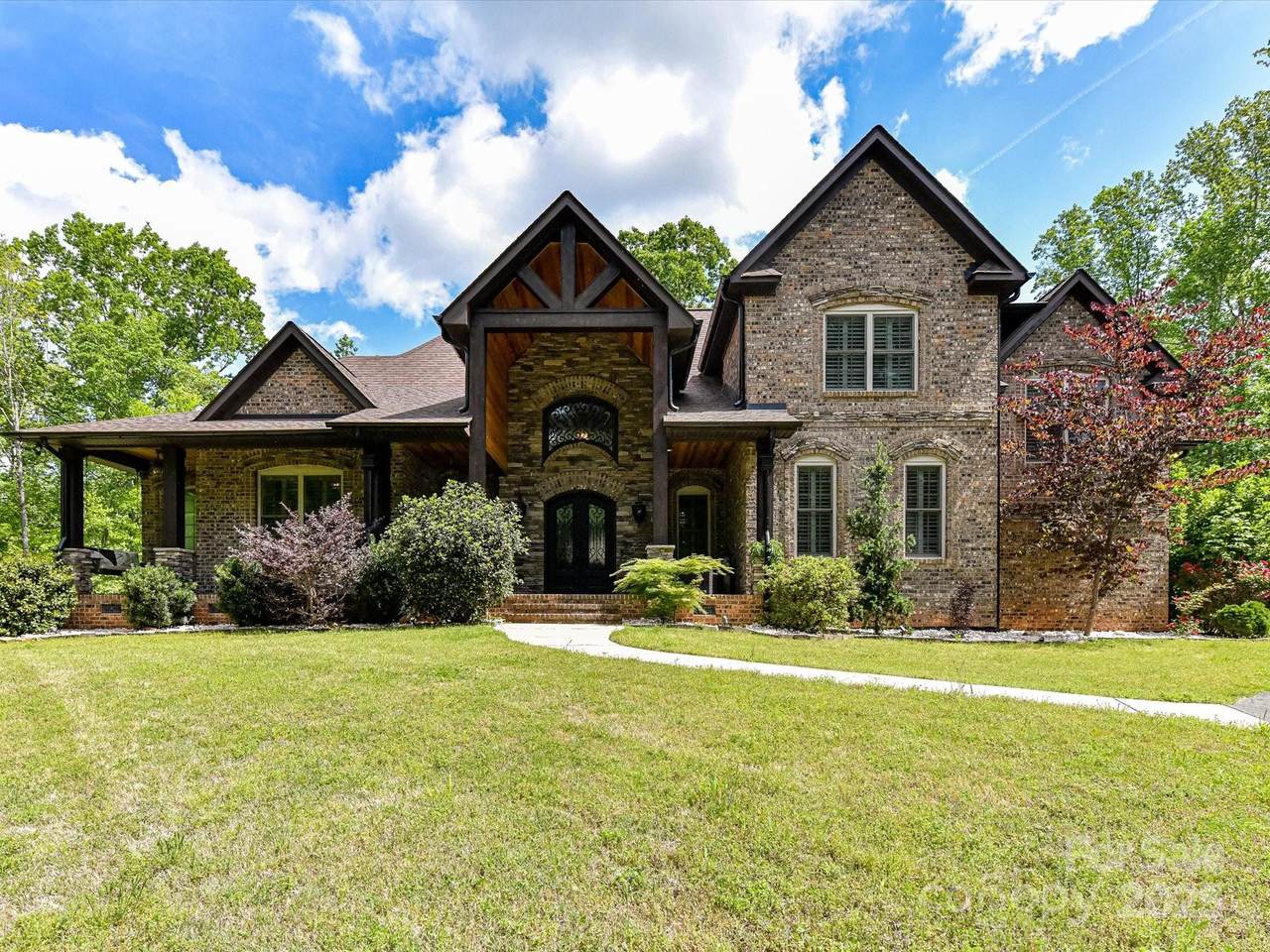 633 Elmhurst Drive - Photo 1